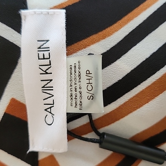 NWT Calvin Klein small blouse with brown black and cream design - Picture 4 of 5